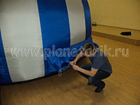 Отверстия осуществляющие постоянную вентиляцию в куполе планетария